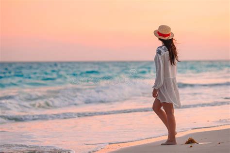 Imágenes de Mujer En La Playa